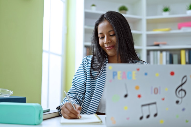 four-takeaways-of-how-technology-is-rewriting-the-way-students-learn-in-virtual-classrooms-blog-thumbnail